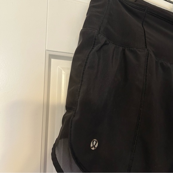 LULULEMON MIND OVER MILES BLACK 3.5 INSEAM LOW RISE SHORT SIZE 2 - Picture 11 of 14
